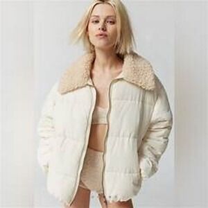 Urban Outfitters Cream Puffer Jacket Sherpa Collar Zip Up Winter Size L